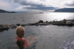Hot pot på stranden i Flokalundur